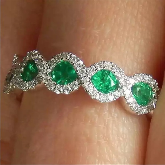 Jewelry - New Women’s 925 Silver Beautiful Emerald Ring